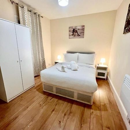 Studio Flat In Colliers Wood London Exterior photo