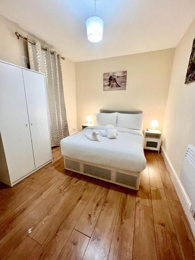Studio Flat In Colliers Wood London Exterior photo