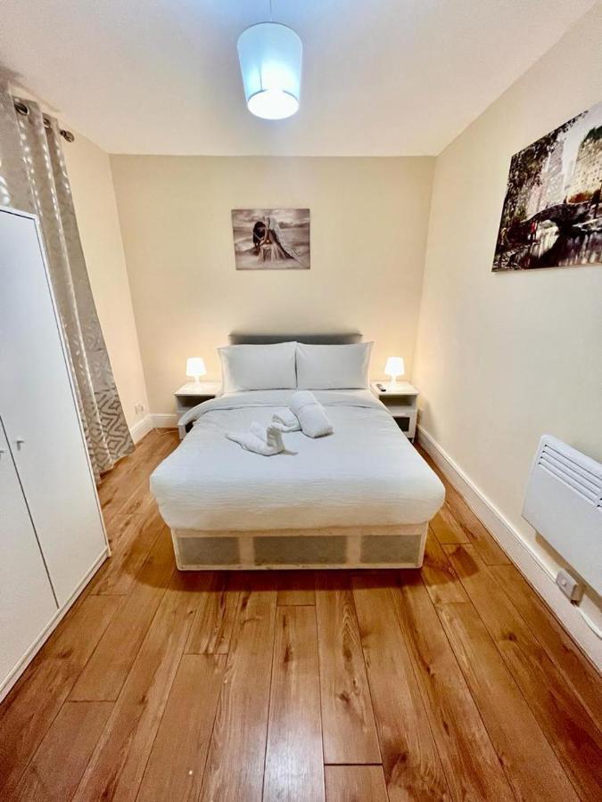 Studio Flat In Colliers Wood London Exterior photo